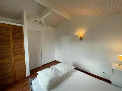 Un ou plusieurs lits dans un hébergement de l'établissement Spacieuse villa avec véranda et jardin à Capbreton - FR-1-413-209