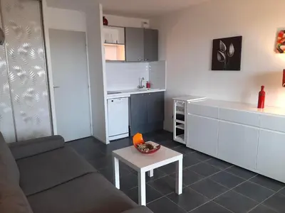 Cuisine ou kitchenette dans l'établissement Appartement 4 couchages à Capbreton avec piscine, tennis et plage à pied - FR-1-239-867