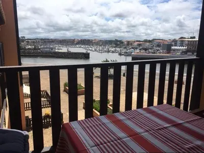 Balcon ou terrasse dans l'établissement Duplex cosy avec piscine et parking à Capbreton - FR-1-239-870