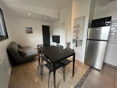 Cuisine ou kitchenette dans l'établissement Gujan-Mestras Chez Flo maison 4 places la hume