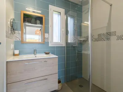 Salle de bains dans l'établissement Holiday Home La Belle Testerine by Interhome