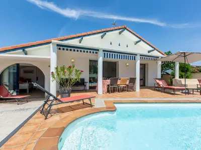 Piscine de l'établissement Holiday Home Corsaires by Interhome ou située à proximité