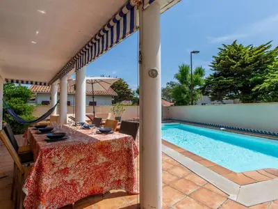 Piscine de l'établissement Holiday Home Corsaires by Interhome ou située à proximité