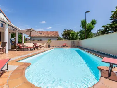 Piscine de l'établissement Holiday Home Corsaires by Interhome ou située à proximité