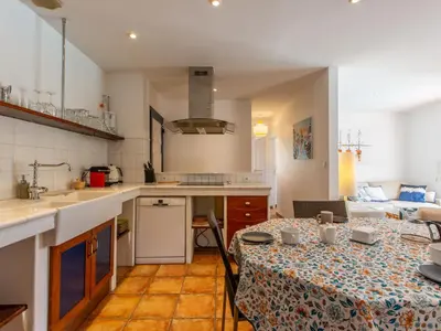Cuisine ou kitchenette dans l'établissement Holiday Home Corsaires by Interhome