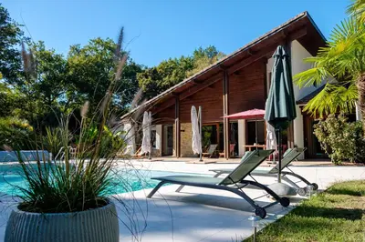 Piscine de l'établissement Parc de L'Aiguade ou située à proximité
