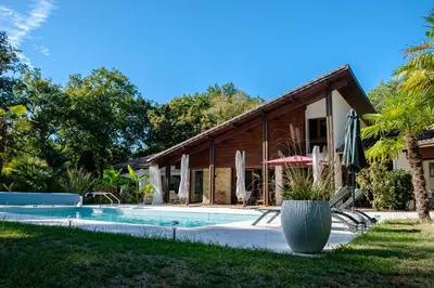 Piscine de l'établissement Parc de L'Aiguade ou située à proximité