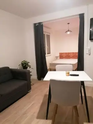 Coin salon dans l'établissement Grand studio indépendant