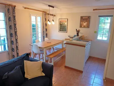 Coin salon dans l'établissement Maison au milieu des pins entre golf et plage