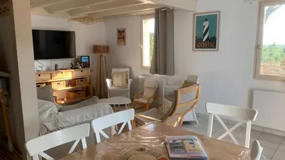 Télévision ou salle de divertissement dans l'établissement Ocelandes 39