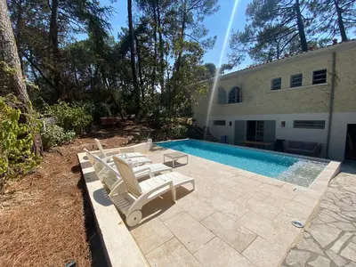 Piscine de l'établissement Pyla sur mer proche plages appartement avec piscine partagée ou située à proximité
