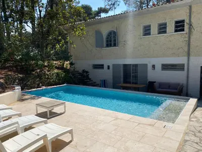 Piscine de l'établissement Pyla sur mer proche plages appartement avec piscine partagée ou située à proximité
