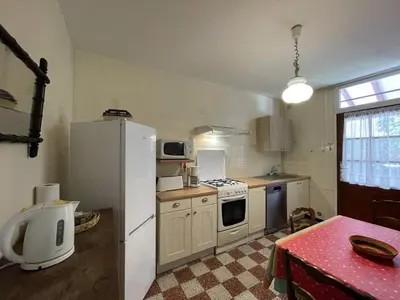 Cuisine ou kitchenette dans l'établissement T4 6 pers à 200m de la plage avec WIFI et animaux - FR-1-379-158