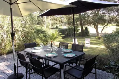 Jardin de l'établissement Beautiful 67 m duplex with gardengolf view