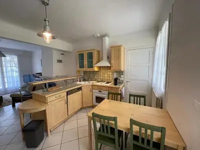Cuisine ou kitchenette dans l'établissement Villa landaise charmante pour 6 pers avec grand jardin - Capbreton - FR-1-413-211