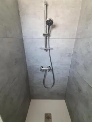 Salle de bains dans l'établissement Maison calme à 50 m de la plage