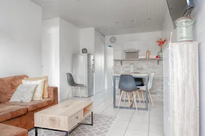 Cuisine ou kitchenette dans l'établissement Appartement cosy au calme