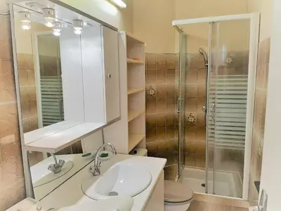 Salle de bains dans l'établissement Appartement cosy 4 pers, proche plage et commerces, Capbreton - FR-1-239-887