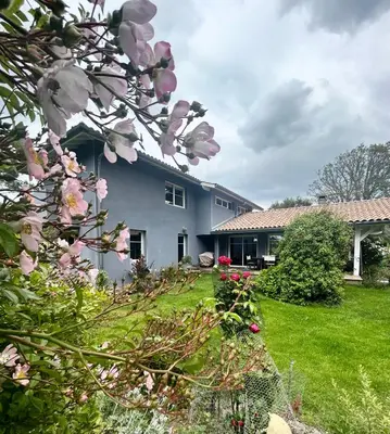 Jardin de l'établissement Villa 8 personnes proche d'Hossegor au bord du Golf de Pinsolle