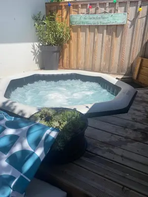 Piscine de l'établissement Malira ou située à proximité