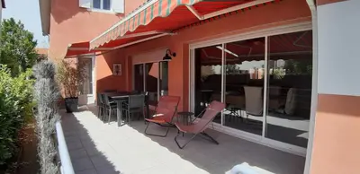 Balcon ou terrasse dans l'établissement Villa MAGDA à 30 mn mer pour vacances ou cure
