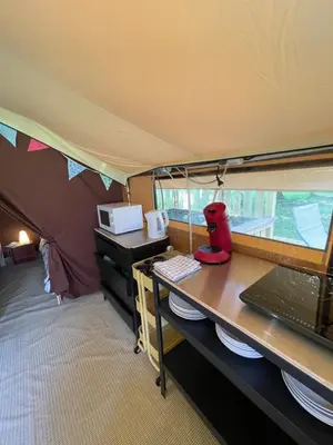 Un ou plusieurs lits dans un hébergement de l'établissement Tente Lodge Bouleau - La Téouleyre