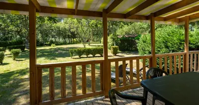 Jardin de l'établissement Camping L'Etang D'Ardy ***