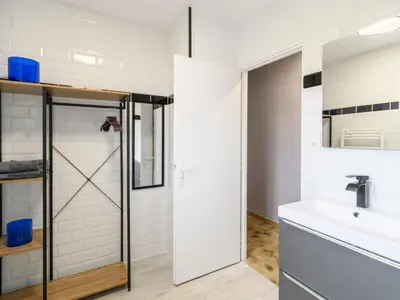 Salle de bains dans l'établissement Holiday Home Yuvita by Interhome