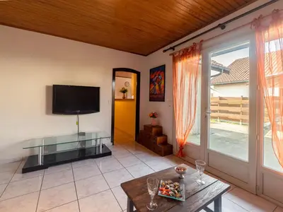 Télévision ou salle de divertissement dans l'établissement Holiday Home La Gare by Interhome