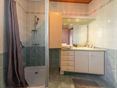 Salle de bains dans l'établissement Holiday Home La Gare by Interhome