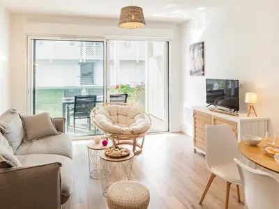 Télévision ou salle de divertissement dans l'établissement Apartment Les balcons des pêcheurs C21 by Interhome