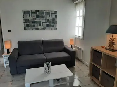 Coin salon dans l'établissement Villa Patio Charmante, 2 Pas des Plages, Terrasse, Parking, Piste Cyclable - FR-1-239-892