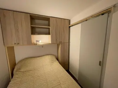Un ou plusieurs lits dans un hébergement de l'établissement Appartement proche plage avec piscine, parking et animaux admis - FR-1-413-215