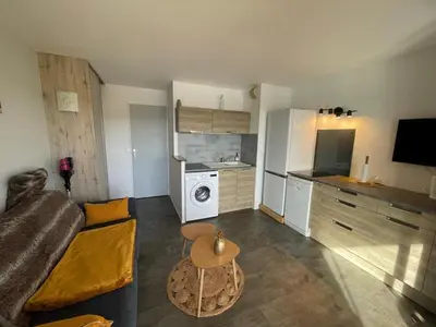 Cuisine ou kitchenette dans l'établissement Appartement proche plage avec piscine, parking et animaux admis - FR-1-413-215