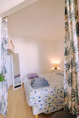 Un ou plusieurs lits dans un hébergement de l'établissement Appart cosy proche de la plage.
