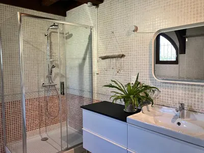 Salle de bains dans l'établissement Havre de paix à 15 km des plages