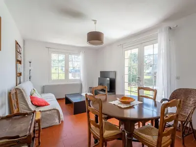 Coin salon dans l'établissement Maison 3* à Mimizan Plage, 6 pers, jardin clos, proche plages et activités - FR-1-50-110