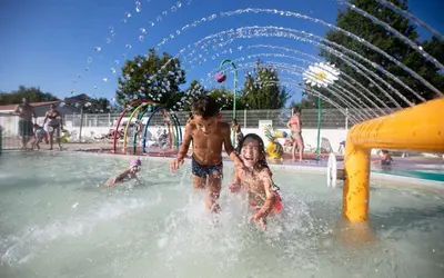 Piscine de l'établissement Camping Officiel Siblu Le Pipiou ou située à proximité