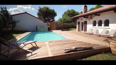 Piscine de l'établissement VILLA LA PAVOTTE 4* 11 PERSONNES.PISCINE CHAUFFEE.JACCUZY OPTION. ou située à proximité