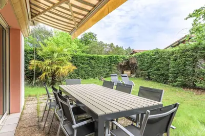 Jardin de l'établissement Biscarrosse Lac Duplex avec jardin 6 personnes