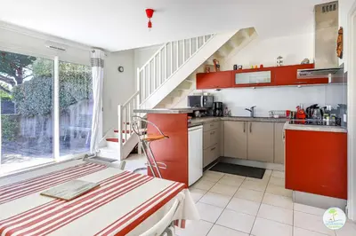 Cuisine ou kitchenette dans l'établissement Biscarrosse bourg Duplex proche commerces 6 couchages