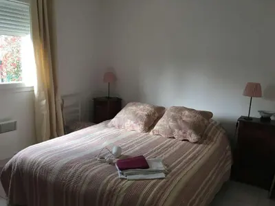 Un ou plusieurs lits dans un hébergement de l'établissement Sanguinet Jolie maison mitoyenne pour 6 pers