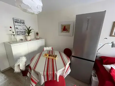 Plan de l'établissement Charmant appartement à 50m de la plage avec terrasse, parking privé et balcon aménagé - FR-1-413-216