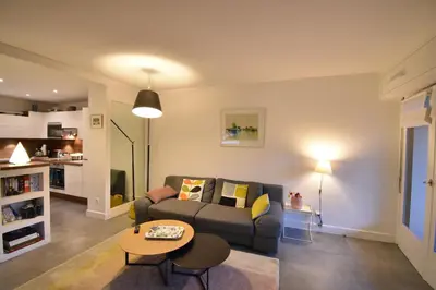Cuisine ou kitchenette dans l'établissement Bourret - Bel appartement avec grande terrasse - rénové avec goût proche centre ville, lac et plages d'HOSSEGOR