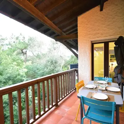Bourret - Bel appartement avec grande terrasse - rénové avec goût proche centre ville