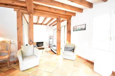 Coin salon dans l'établissement Cigalon - Hossegor - Villa Landaise avec superbe Jardin et Piscine Chauffée