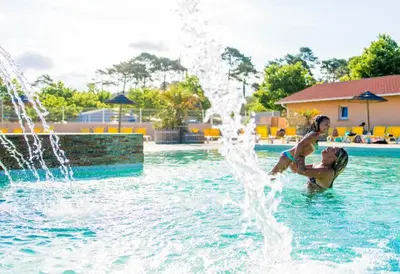 Piscine de l'établissement Camping Officiel Siblu Les Oyats ou située à proximité