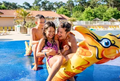 Piscine de l'établissement Camping Officiel Siblu Les Oyats ou située à proximité