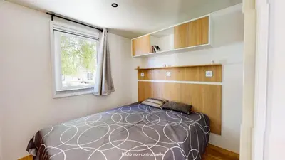 Un ou plusieurs lits dans un hébergement de l'établissement Camping Officiel Siblu Les Oyats