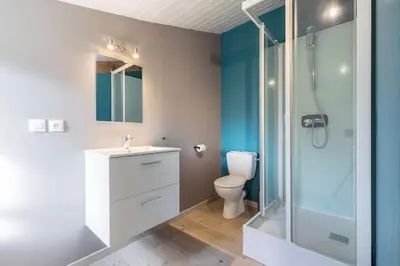 Salle de bains dans l'établissement Grande maison avec SPA et sans vis-à-vis